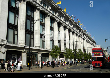 Dal grande magazzino Selfridges Oxford Street Londra Inghilterra REGNO UNITO Foto Stock