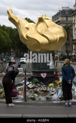 Liberty sopra la fiamma Tunnel Alma Parigi Francia Foto Stock