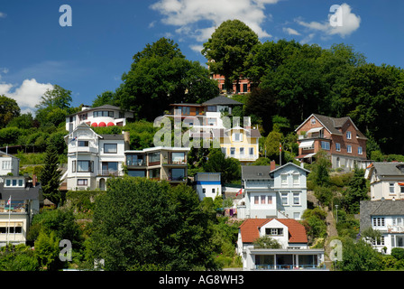 Case residenziali a Süllberg collina al quartiere Blankenese di Amburgo, Germania Foto Stock