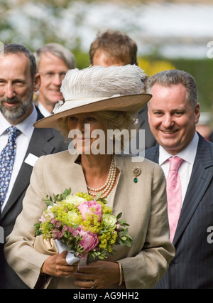 HRH Camilla, duchessa di Cornovaglia, Jack O'Connel e dignitari Foto Stock