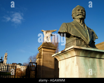 Statua di Jesse Boot fuori Highfields University Park, Beeston Nottinghamshire, Regno Unito Foto Stock