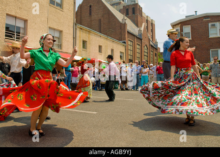 Musicisti ungheresi ballerini in occasione dell'annuale Festival Ungherese in New Brunswick New Jersey Foto Stock