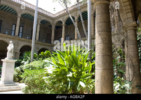 Cortile del Museo della città (Palacio de los Capitanes Generales), La Habana Vieja, Cuba Foto Stock