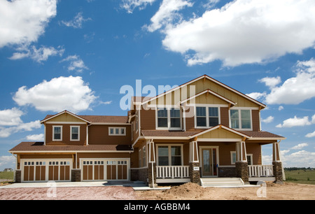 Nuova casa appena terminata la costruzione della periferia di Denver in Colorado Foto Stock