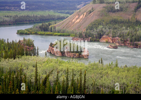 Cinque Dita rapide sul fiume di Yukon è stato un impegnativo tratto di fiume per la Gold Rush minatori Yukon Territory Canada Foto Stock