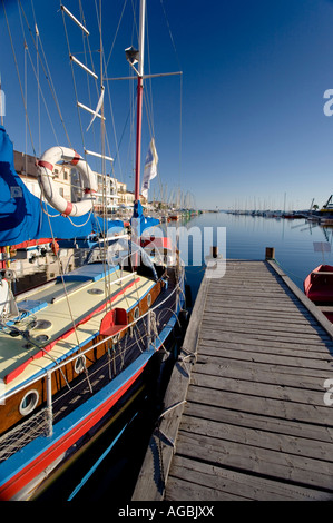 Mèze è un grazioso porto di pesca sull'étang de Thau Foto Stock