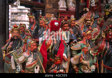 Divinità di ceramica presso il Tempio di Tin Hau, Yau Ma Tei, Hong Kong Foto Stock