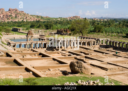 Rovine di Krishna Bazaar di Hampi India posizione di un scavo archeologico Foto Stock