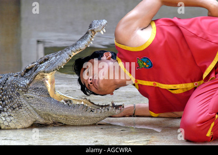 Samutprakan Crocodile Farm Zoo di Bangkok in Thailandia Foto Stock