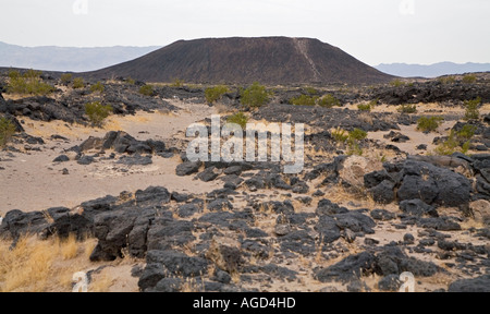 Amboy California Amboy un cratere vulcanico simmetrico cono di scorie nel deserto di Mojave Foto Stock