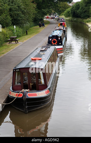 Ormeggi popolare sul ramo di Ellesmere del Llangollen Canal Ellesmere Shropshire Inghilterra Foto Stock