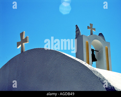 Tradizionale di colore bianco e blu chiesa greca arch dettaglio architettura Egeo Santorini isola Grecia Foto Stock