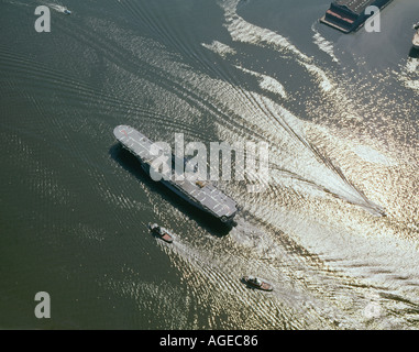 Portaerei capi in mare sul fiume Hudson in New York City USA Foto Stock