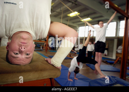 Ginnastica in Welsh completo scuola South Wales UK Foto Stock