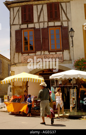 Francia sud-ovest Le Gers Marciac vecchio legno Boulangerie Patisserie edificio nella piazza principale Foto Stock