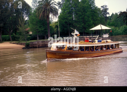 Popolo argentino studente gita in barca Gita Crociera sul Parana Delta a Tigre Provincia di Buenos Aires Argentina America del Sud Foto Stock