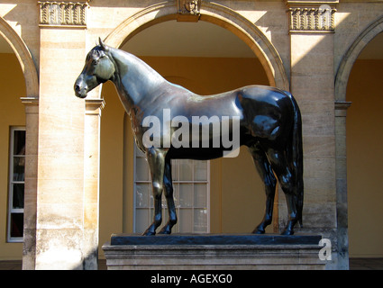 Dimensioni di vita statua del cavallo da corsa Hyperion in Newmarket UK Foto Stock