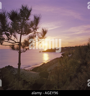 Il Portogallo Algarve la spiaggia di Santa Eulalia e al tramonto vicino a Albufeira Foto Stock