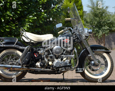 Vista laterale di un imaculate 1960 Harley Davidson Duo Glide Foto Stock