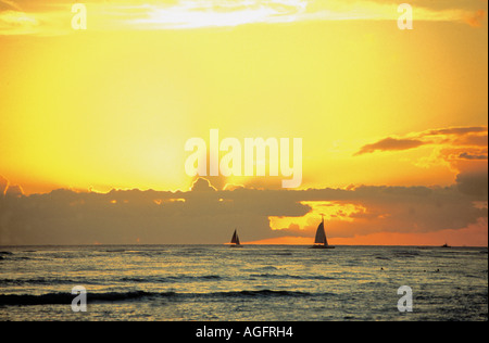 Barche a vela all orizzonte, Hawaii, STATI UNITI D'AMERICA Foto Stock