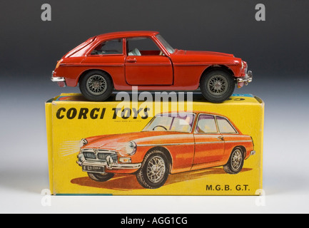 MGB GT. Corgi modello pressofuso n. 327 rilasciato in 1964 Foto Stock