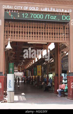 Entrata al Gold Souk di Dubai Emirati Arabi Uniti EMIRATI ARABI UNITI dal lato di Deira Foto Stock