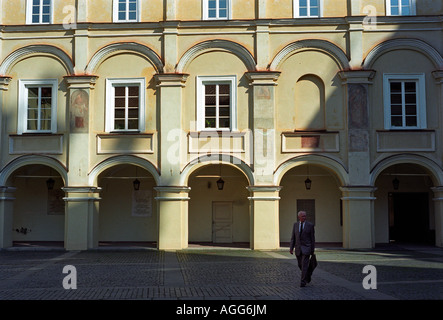 Cortile dell'università di Vilnius, Lituania Foto Stock