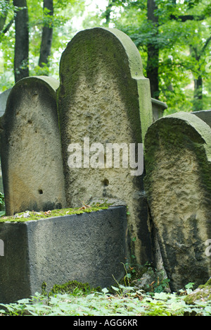 Il vecchio cimitero ebraico Kasimierz nel distretto di Cracovia in Polonia Foto Stock