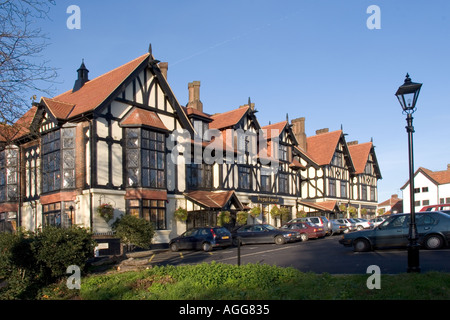 Il Royal Forest precedentemente un hotel Vittoriano accanto alla regina Elizabeths Hunting Lodge Chingford London Foto Stock