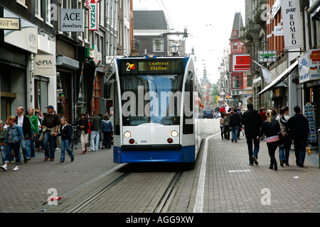 Il tram su Leidsestraat Amsterdam Olanda Foto Stock