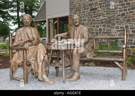 Statua di Franklin e Eleanor Roosevelt a FDR Visitor Centre in Hyde Park NY Foto Stock