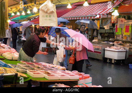 Il fishmarket, Ameyoko, Ueno, Tokyo, Giappone Foto Stock