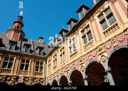 Cortile interno della vecchia Borsa di Lille (Vieille Bourse) (Flanders-France) Hauts de France Foto Stock