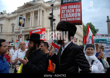 Fermare la guerra dimostrazione di più di centomila dimostranti attraverso il centro di Londra chiede un cessate il fuoco alla fine attacco israeliano su H Foto Stock