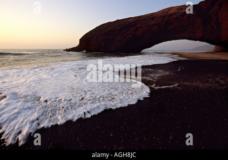 Arco Naturale al tramonto vicino a Sidi Ifni Marocco Foto Stock