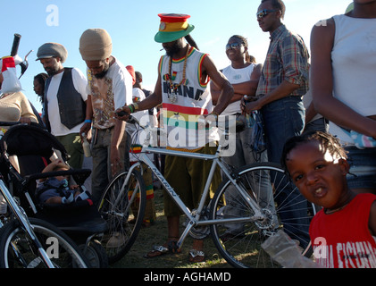 Gruppo multiculturale a Lambeth Country Fair in Brockwell Park nel Sud di Londra. Foto Stock