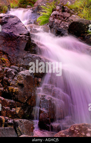 Cascata nelle highlands, Isola di Skye in Scozia Foto Stock