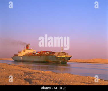 Egitto Canale di Suez Nave da carico Foto Stock
