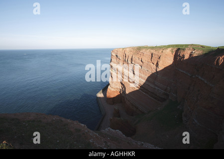 Scogliere dell'isola offshore Helgoland con rocce uccelli, Germania, Schleswig-Holstein, Isola di Helgoland Foto Stock