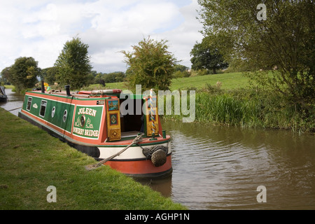 Abbassare FRANKTON SHROPSHIRE REGNO UNITO Settembre Narrowboat ormeggiato sul ramo di Llangollen del Shropshire Union Canal Foto Stock