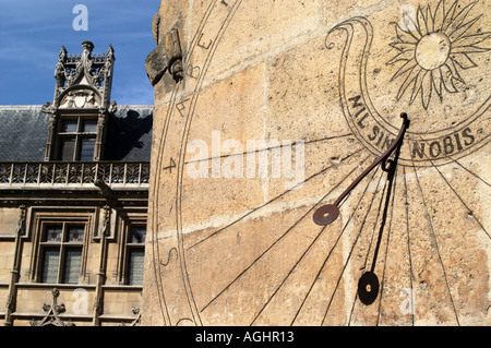 Architettura gotica e meridiana del Musee National du Muyen Età Parigi Francia Foto Stock