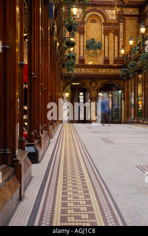 Arcata centrale a Newcastle upon Tyne in Inghilterra in Gran Bretagna nel Regno Unito Regno Unito. Edificio di architettura Shop Storia Shopping Malls piano Foto Stock