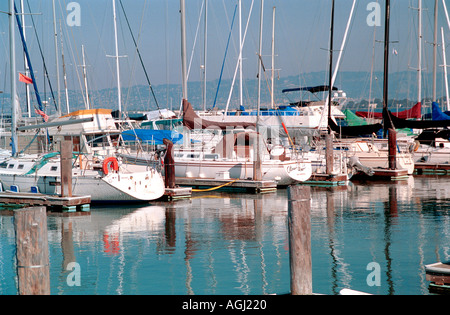 Barche a vela a Fishermans Wharf di San Francisco Foto Stock