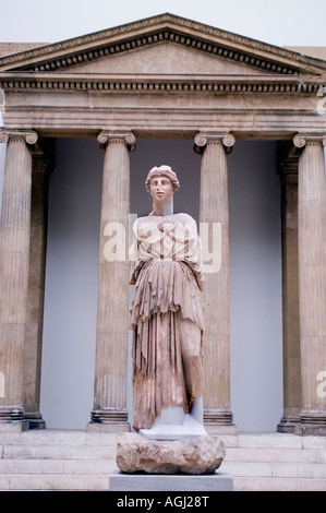 Athena Parthenos da 2 anni AC Pergamon, Pergamum Athena – secondo la mitologia greca, è la dea della saggezza, della strategia di guerra, dell'arte, dell'artigianato e. Foto Stock
