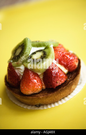 Close-up di una torta di fragole su un piatto di portata Foto Stock