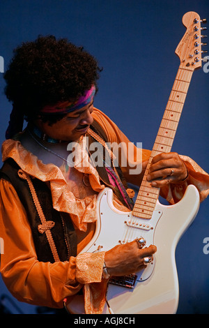 CARLTON POWARD gioca Jimi Hendrix al Summer of Love FESTIVAL MONTEREY POP FESTIVAL 2007 CALIFORNIA Foto Stock