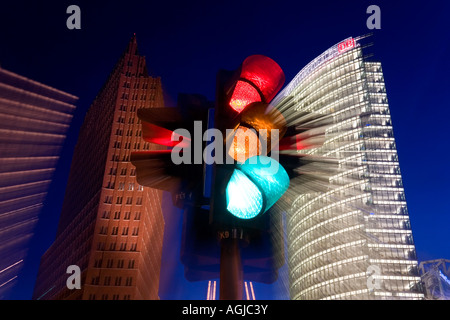 Grattacieli moderni off della Potsdamer Platz ex sito della parte del muro di Berlino Berlino Germania Foto Stock