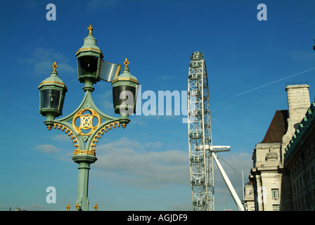 Il London Eye costruito per commemorare il millennio Londra Inghilterra REGNO UNITO Foto Stock