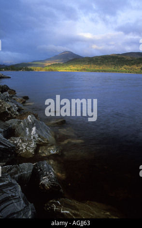 Montare Schiehallion da Loch Rannoch Perthshire Scozia UK Europa Foto Stock