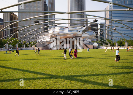 Jay Pritzker Pavilion di Millenium Park nel centro cittadino di Chicago in Illinois Foto Stock